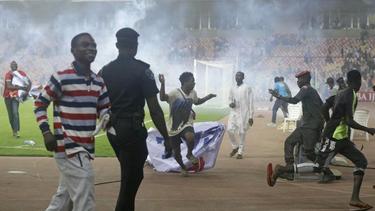 Harte Strafen für Senegal und Nigeria