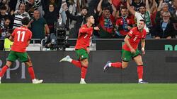 Cristiano Ronaldo (M.) war wieder einmal der gefeierte portugiesische Held