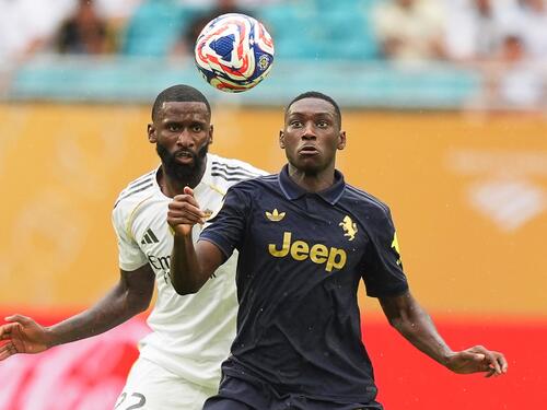 Jetzt bei Tottenham Hotspur: Der ehemalige Frankfurter und Turiner Randal Kolo Muani (r.)