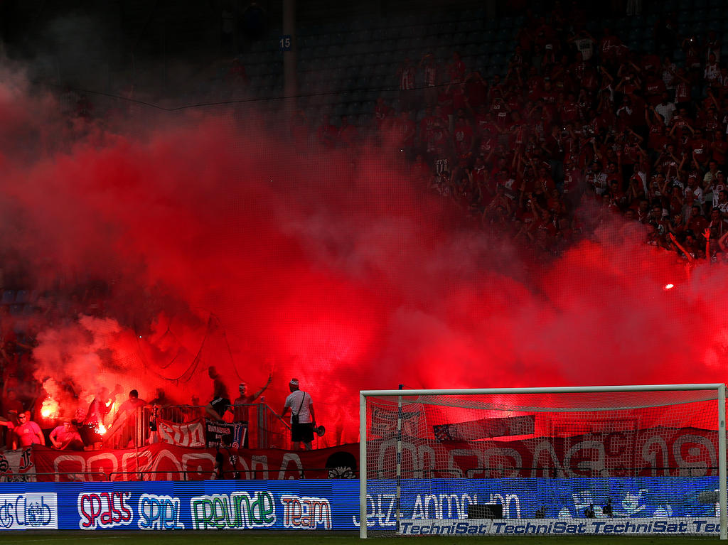 Die RWE-Fans zündeten Pyrotechnik vor der Partie gegen Magdeburg