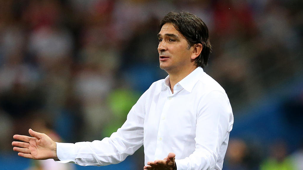 Kroatiens Trainer Zlatko Dalić gibt von außen Anweisungen
