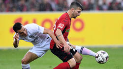 Filip Kostic (l.) gab sein Debüt für die Eintracht