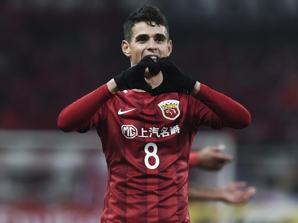 Der Brasilianer Oscar scheint den Fußball in China zu mögen