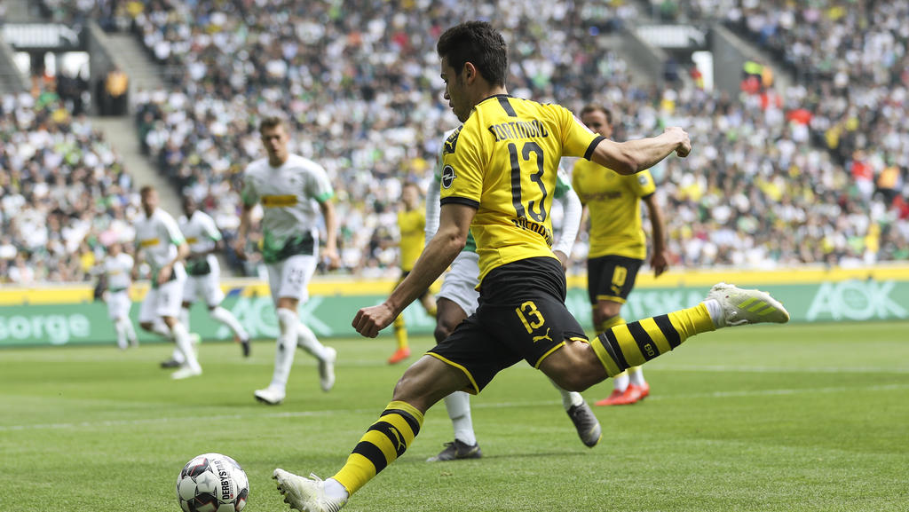 Raphael Guerreiro spielt seit 2016 für den BVB Raphael Guerreiro spielt seit 2016 für den BVB