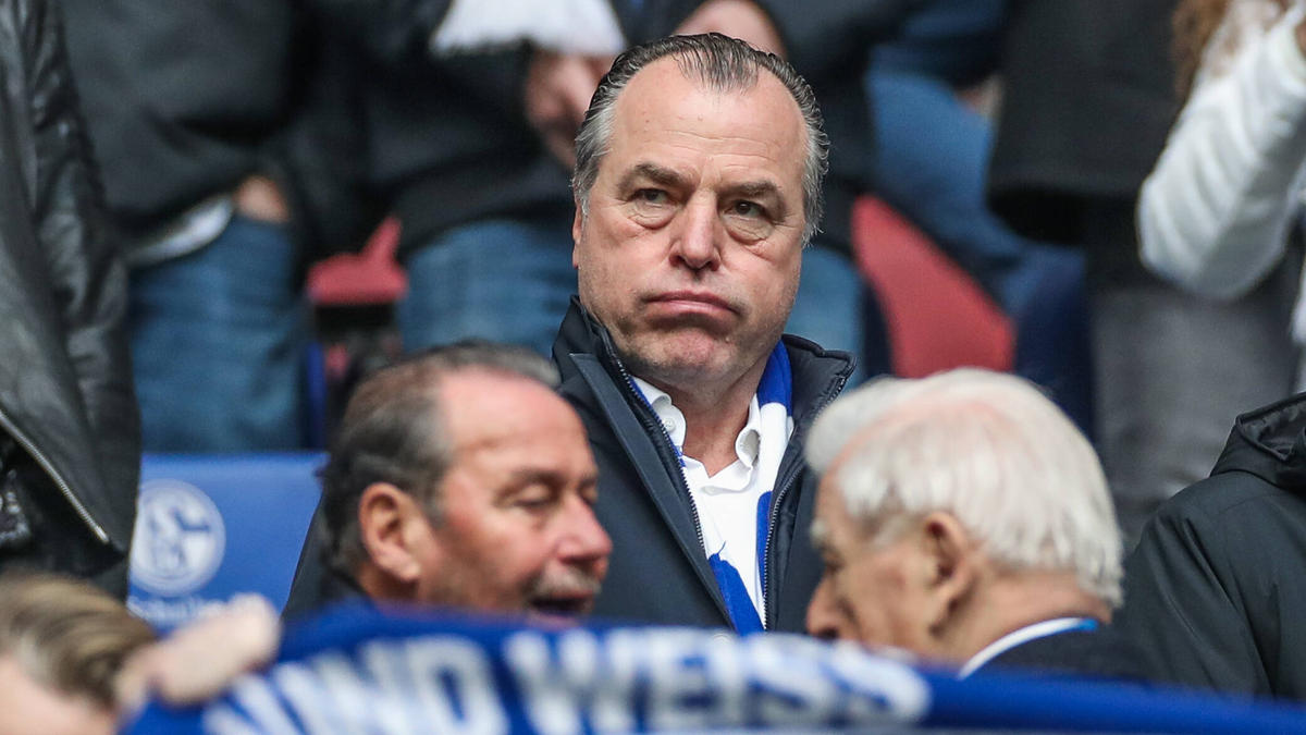 Clemens Tönnies vom FC Schalke 04 sorgt sich um die Bundesliga Clemens Tönnies vom FC Schalke 04 sorgt sich um die Bundesliga