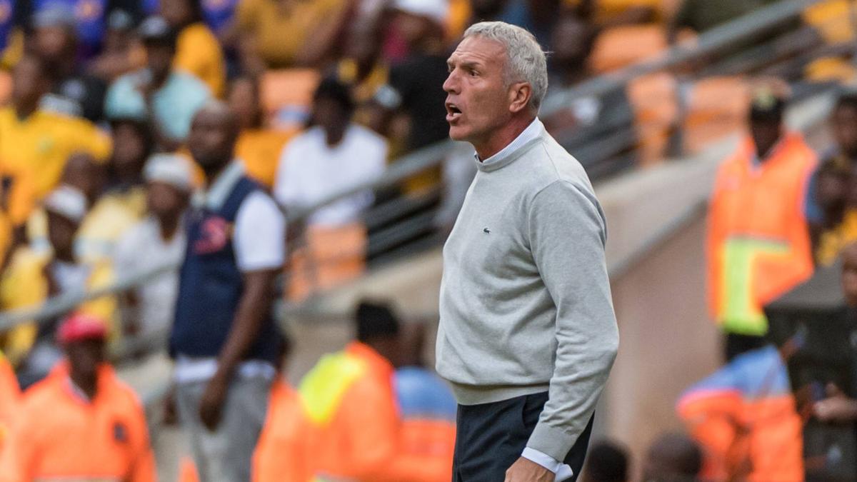 Ernst Middendorp ist nicht mehr Trainer der Kaizer Chiefs Ernst Middendorp ist nicht mehr Trainer der Kaizer Chiefs
