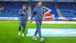 Der FC Schalke 04 will mit Max Grüger (l.) und Taylan Bulut verlängern