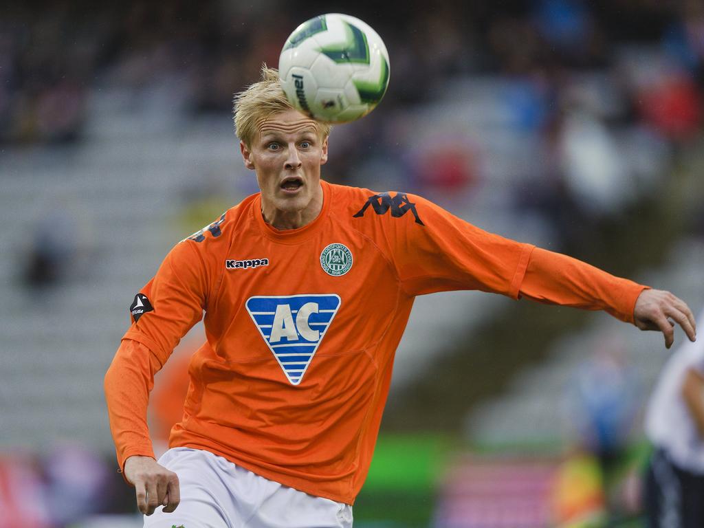 Thomas Dalgaard ziet een mogelijkheid tijdens Aarhus - Viborg. (3-11-2013) Thomas Dalgaard ziet een mogelijkheid tijdens Aarhus - Viborg. (3-11-2013)