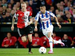 Hakim Ziyech (r.) en Lex Immers (l.) vechten om de bal tijdens Feyenoord - sc Heerenveen. Voetbal.com Foto van de Week. (15-8-2014)
