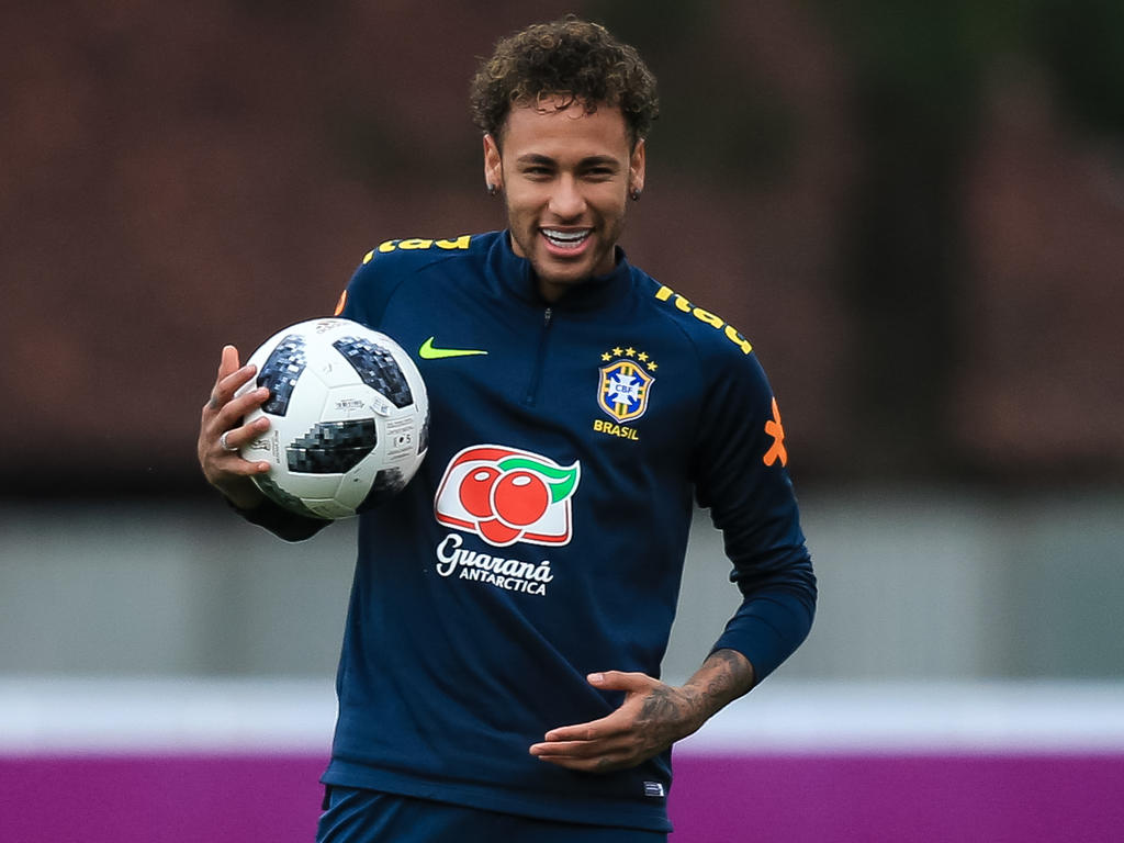 Der verletzte Superstar Neymar von Paris Saint-Germain kostete 222 Millionen Euro
