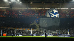 Die Choreo der Schalke-Fans lief über mehrere Minuten