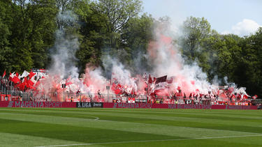 Die Fans des 1. FC Kaiserslautern beim Spiel gegen Viktoria Köln