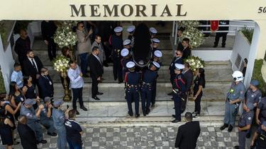 Pélé wird in Santos beigesetzt