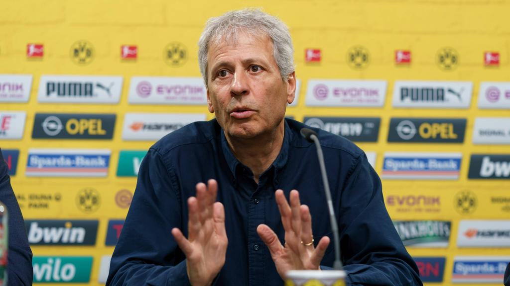 BVB-Trainer Lucien Favre spricht vor der Partie gegen den FC Augsburg