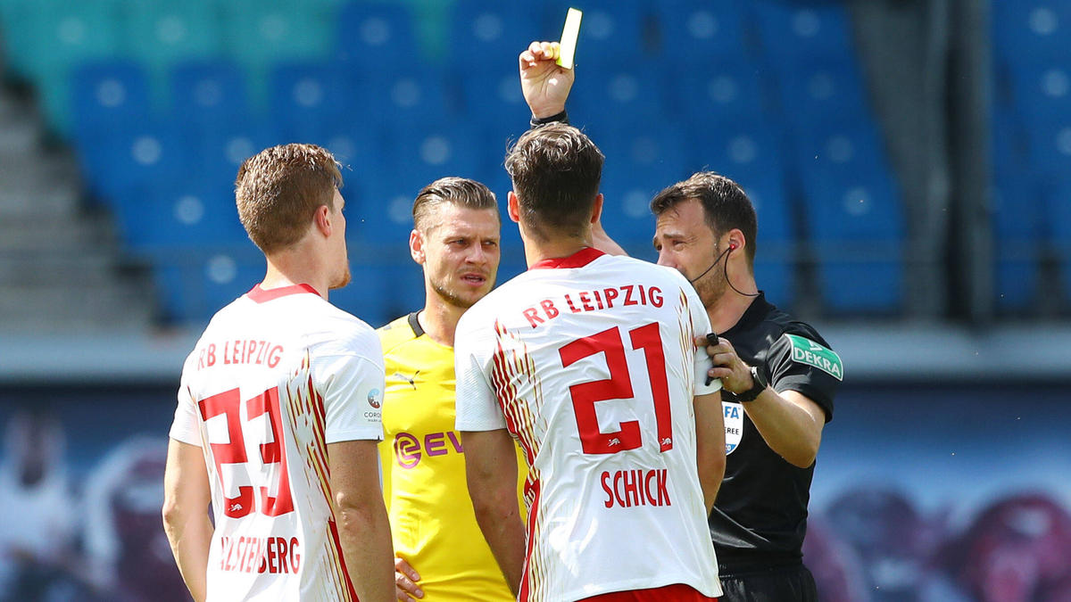Patrik Schick sah für das Foul an Axel Witsel "nur" Gelb Patrik Schick sah für das Foul an Axel Witsel "nur" Gelb