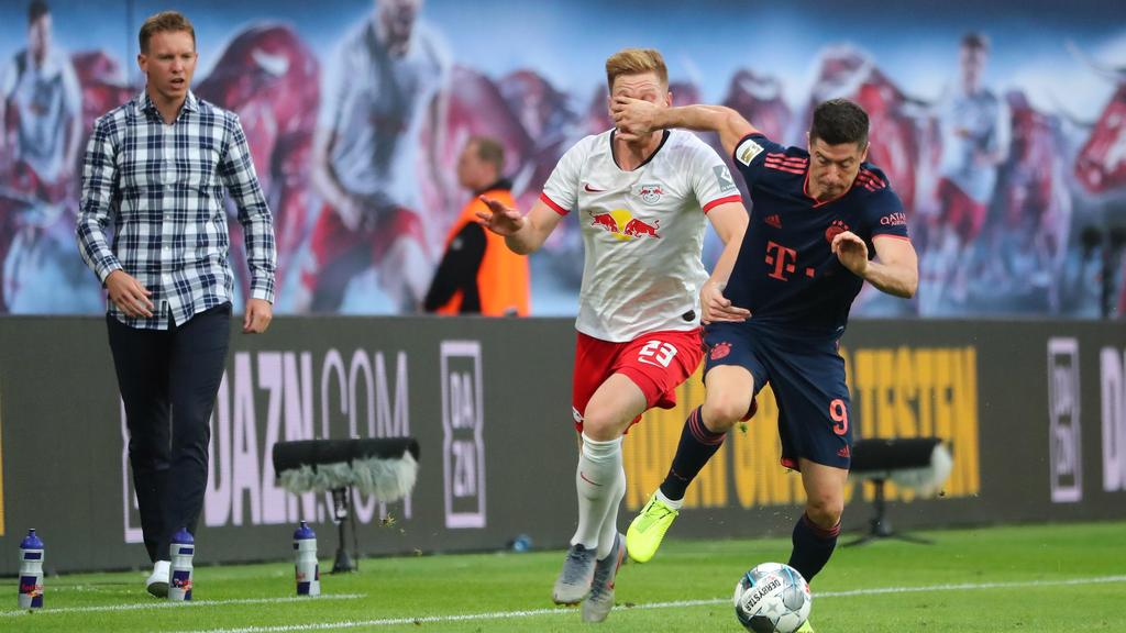 Julian Nagelsmann (l.) adelt Robert Lewandowski vom FC Bayern Julian Nagelsmann (l.) adelt Robert Lewandowski vom FC Bayern
