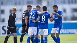 Auf Simon Terodde, Danny Latza und Victor Pálsson (v.l.n.r.) ruhen die Hoffnungen des FC Schalke 04