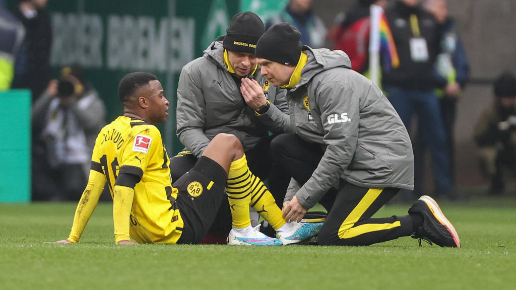 Youssoufa Moukoko wurde beim BVB am Samstag verletzt ausgewechselt Youssoufa Moukoko wurde beim BVB am Samstag verletzt ausgewechselt