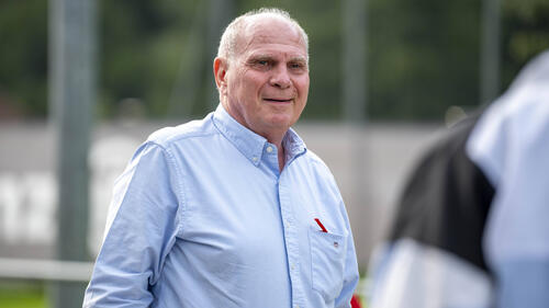 Uli Hoeneß muốn thấy FC Bayern trở lại đỉnh cao