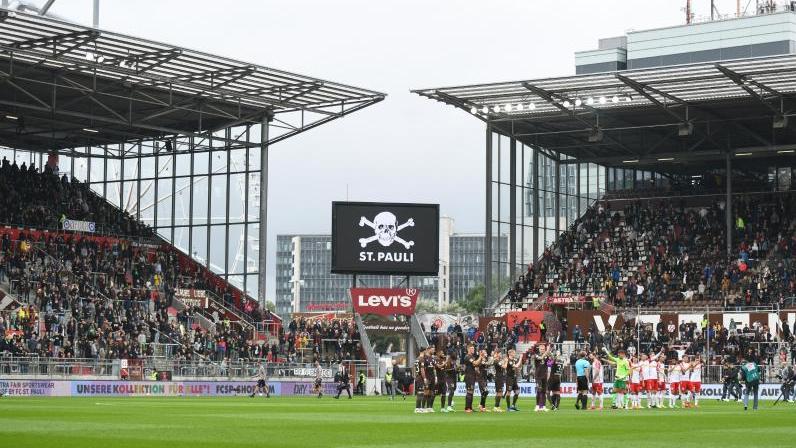 Der FC St. Pauli darf sein nächstes Heimspiel vor 15.000 Fans bestreiten