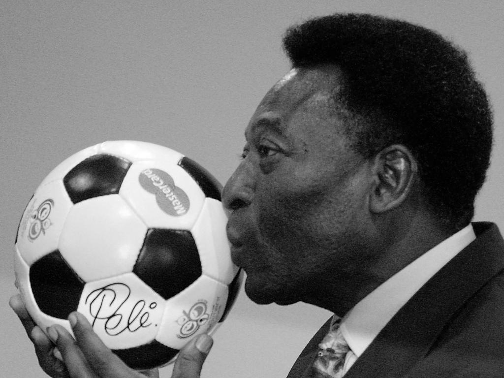 Die brasilianische Fußball-Legende Pelé ist im Alter von 82 Jahren gestorben. Die brasilianische Fußball-Legende Pelé ist im Alter von 82 Jahren gestorben.