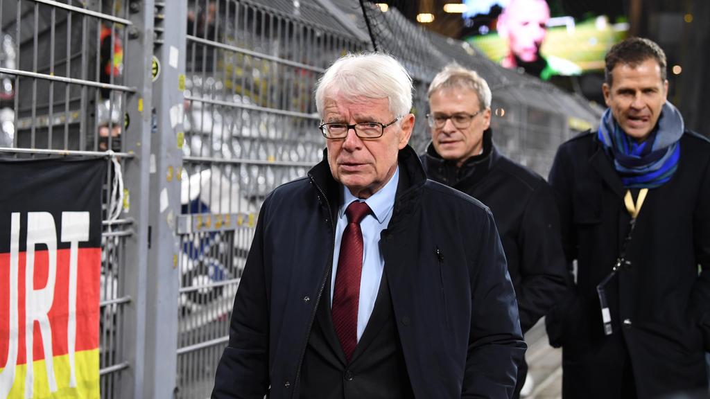 BVB-Präsident Reinhard Rauball erhält die DOSB-Ehrennadel BVB-Präsident Reinhard Rauball erhält die DOSB-Ehrennadel