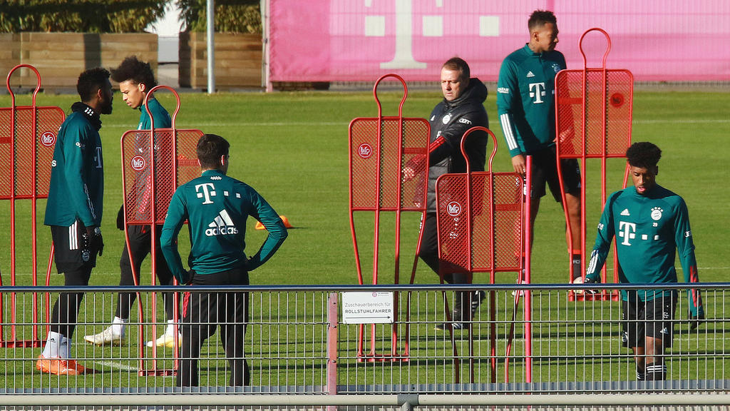 Der FC Bayern hat das Training auf dem Rasen aufgenommen Der FC Bayern hat das Training auf dem Rasen aufgenommen