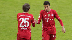 Jamal Musiala (r.) lernt viel von Thomas Müller