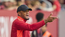 Vincent Kompany an der Seitenlinie des FC Bayern