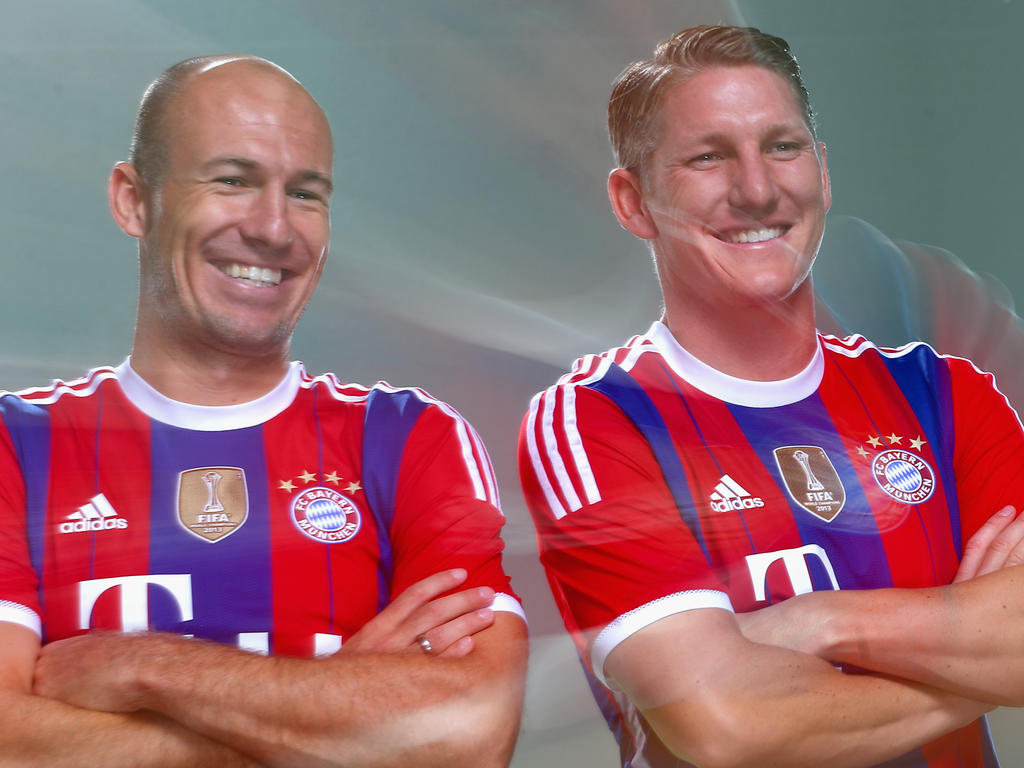 Arjen Robben (l.) freut sich für seinen Klubkollegen Bastian Schweinsteiger