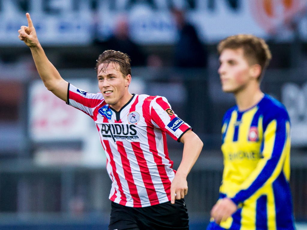 Paul Gladon (l.) viert de 1-0 tijdens het competitieduel Sparta Rotterdam - FC Oss. (23-11-2014)