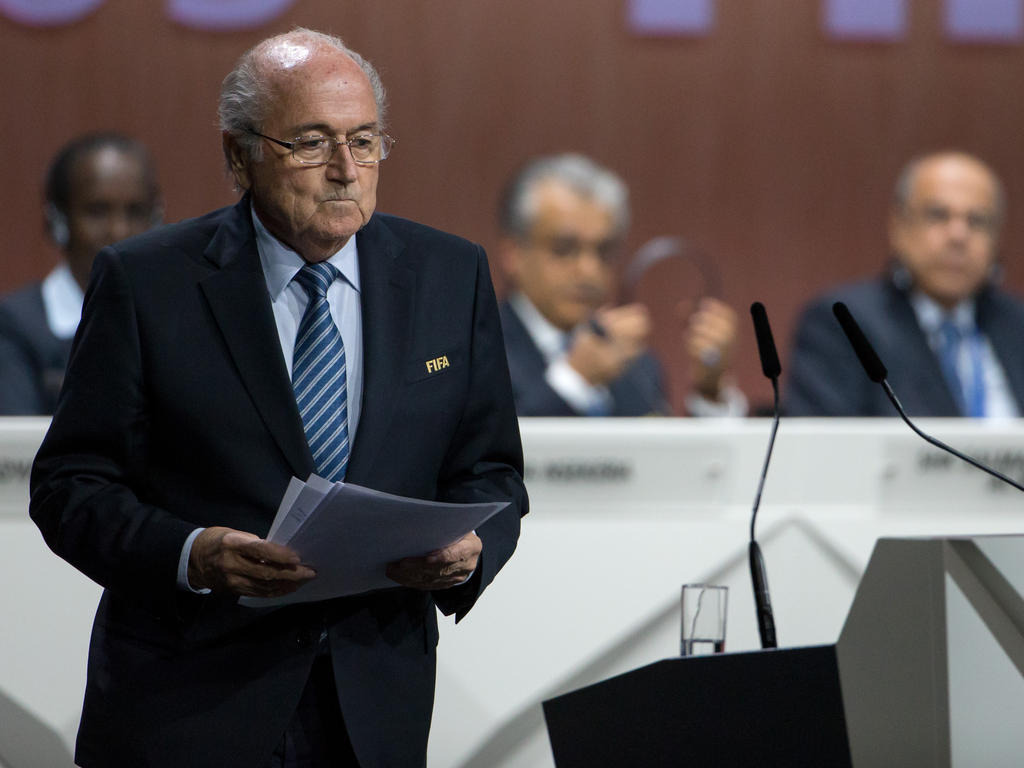 Sepp Blatter beugt sich dem Druck