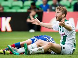 Michael de Leeuw is het niet eens met de beslissing van de scheidsrechter tijdens FC Groningen - sc Heerenveen. (13-09-2015)