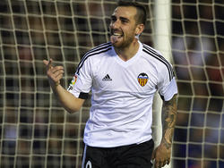 Paco Alcácer celebrando un gol con el Valencia. (Foto: Getty)