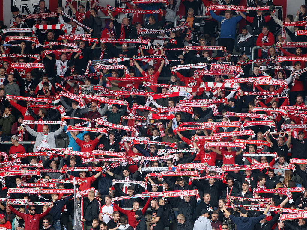 Die Fans von Rot-Weiß Erfurt müssen den Abstieg aus der 3. Liga fürchten