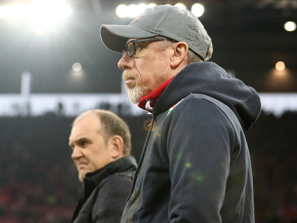 Peter Stöger (r.) will mit dem 1. FC Köln nächste Saison international spielen