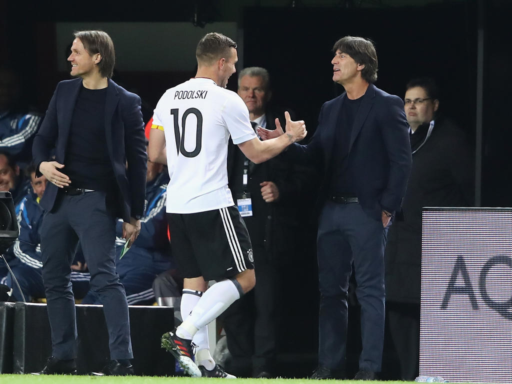 Joachim Löw (r.) freute sich über den perfekten Abschied für Podolski