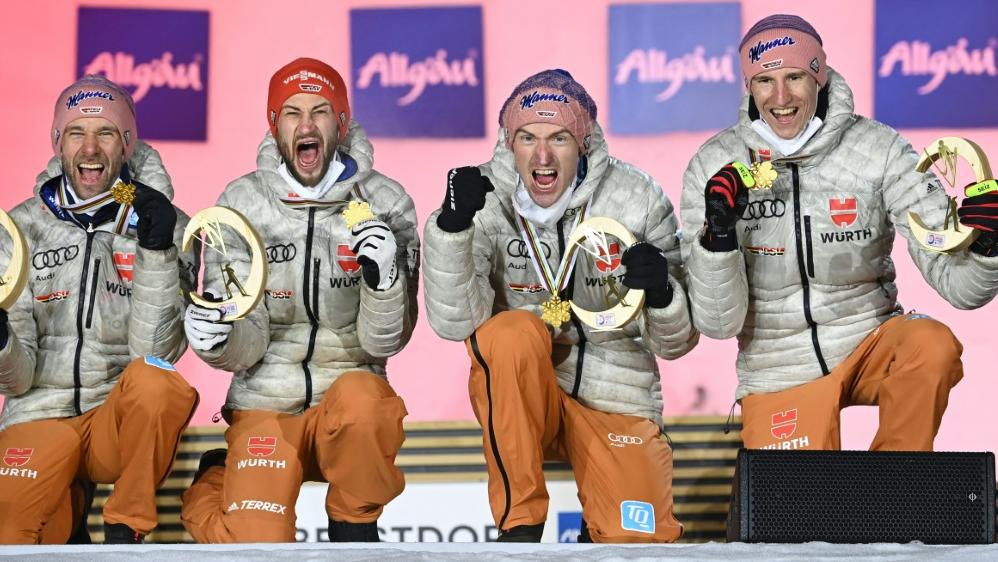 Severin Freund (2.v.r.) freut sich über WM-Gold mit dem Team Severin Freund (2.v.r.) freut sich über WM-Gold mit dem Team