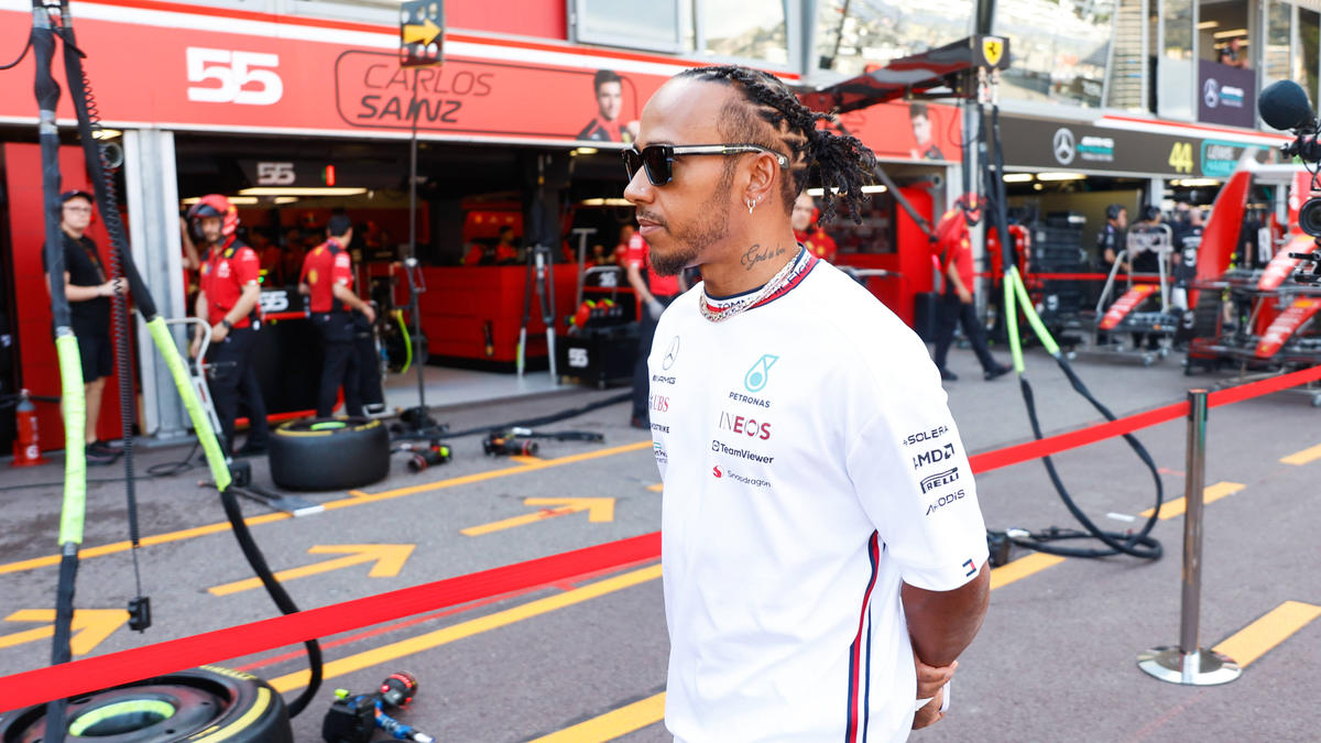 Lewis Hamilton dementiert eine Kontaktaufnahme seitens Ferrari