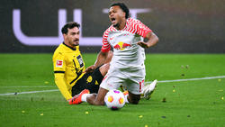 BVB-Star Hummels (li.) musste nach einem frühen Foul im Spiel gegen Leipzig mit Rot vom Platz