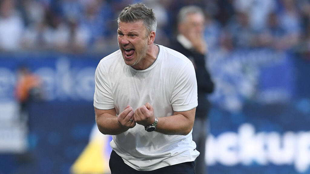 Lukas Kwasniok ist beim FC Schalke 04 und 1. FC Köln heiß begehrt Lukas Kwasniok ist beim FC Schalke 04 und 1. FC Köln heiß begehrt