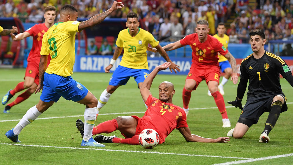 Vincent Kompany rutscht Jesus in die Knochen