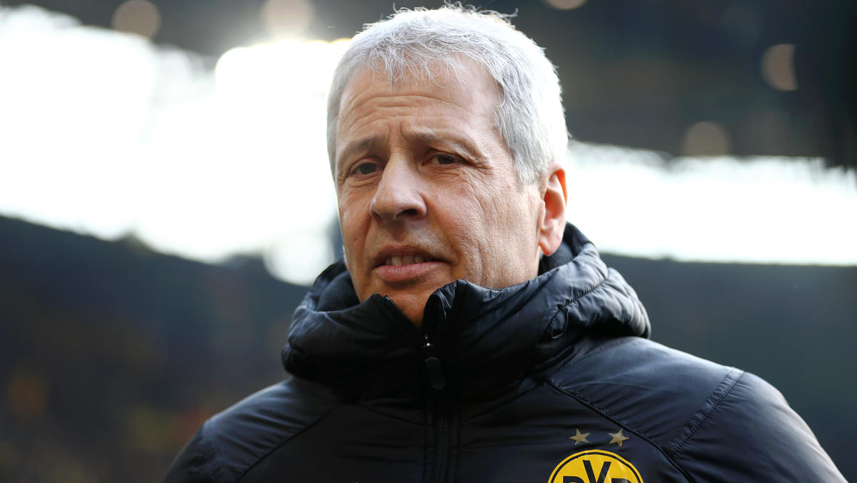BVB-Trainer Lucien Favre stellt sich den Fragen der Journalisten BVB-Trainer Lucien Favre stellt sich den Fragen der Journalisten
