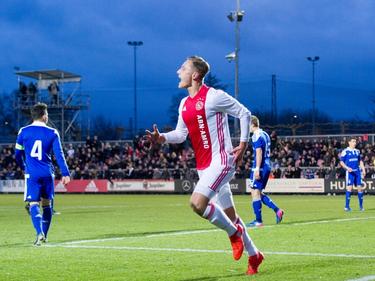 Voor de Europees topscorer van Ajax A1 is het ook tegen Dinamo Kiev snel raak. Kaj Sierhuis maakt al na elf minuten de 1-0 in de achtste finales. (21-02-2017)
