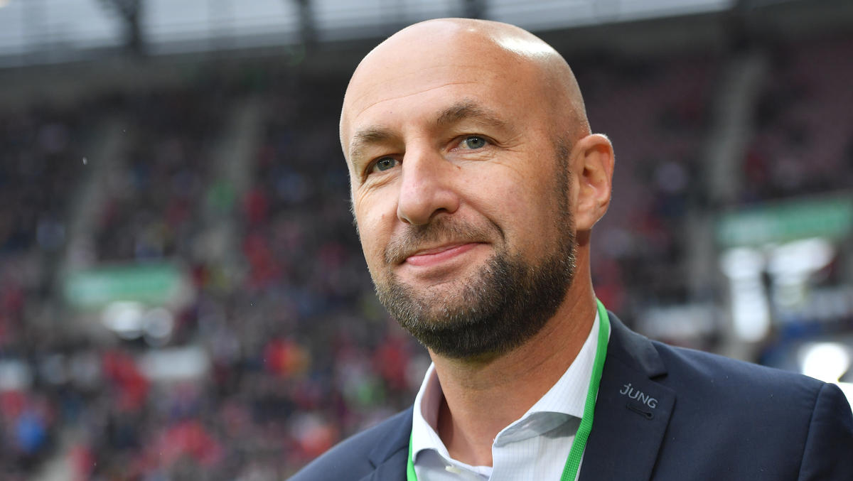 Vereinspräsident Klaus Hofmann kritisiert die Verteilung der Gelder in der Champions League Vereinspräsident Klaus Hofmann kritisiert die Verteilung der Gelder in der Champions League