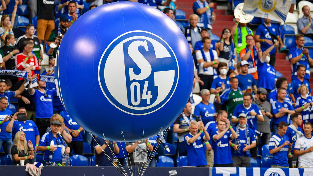 Der FC Schalke 04 hat den Dauerkartenverkauf vorzeitig beendet