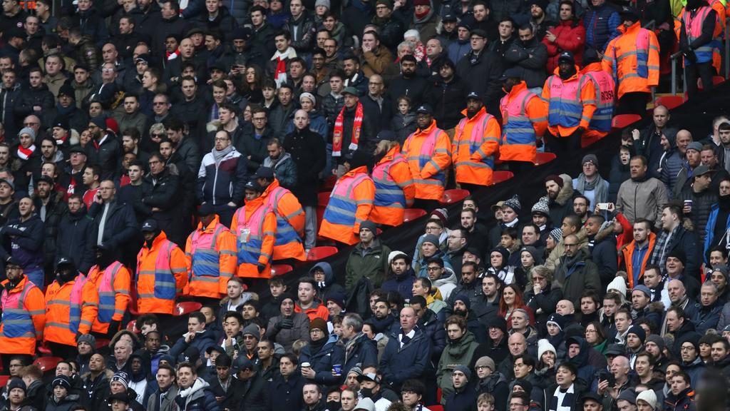 Spurs Supporters Shed Sign