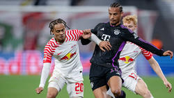 RB Leipzigs Leihspieler Xavi Simons (l.) wird auch beim FC Bayern gehandelt