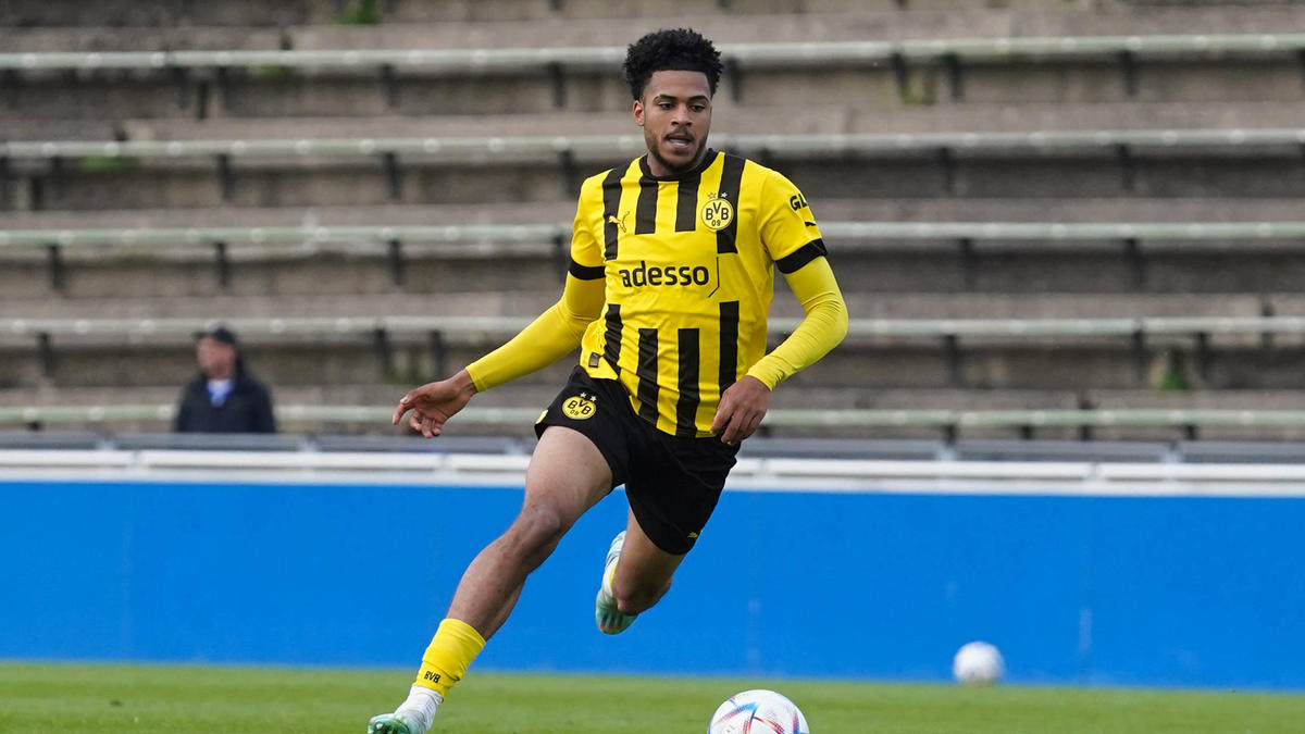 Almugera Kabar vom BVB gewann die U17-EM mit dem DFB-Team