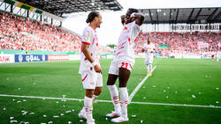 Castello Lukeba (r. ) soll das Interesse des FC Bayern geweckt haben